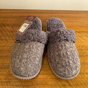 NWT Women’s Muk Luks Frida Scuff Slippers in Violet Ice color, size Large